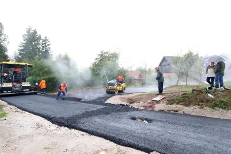 ASFALTIRANJE KOŽLJEK 04 FOTO LJUBO VUKELIČ
